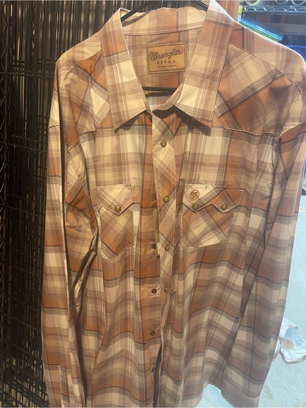 Wrangler Retro Men's Plaid Button-Down Shirt in Brown and Cream